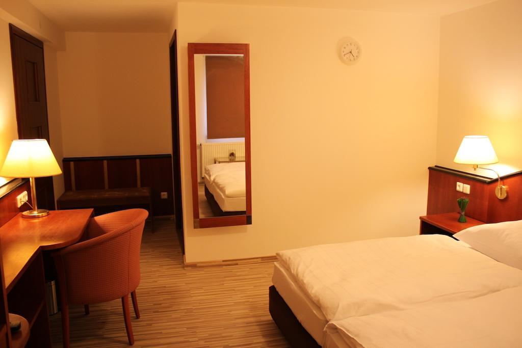 As Hotel Göttingen Kültér fotó