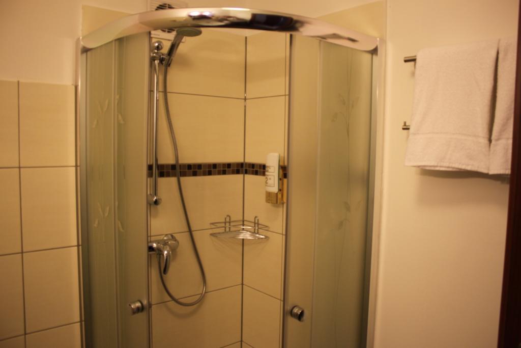As Hotel Göttingen Szoba fotó