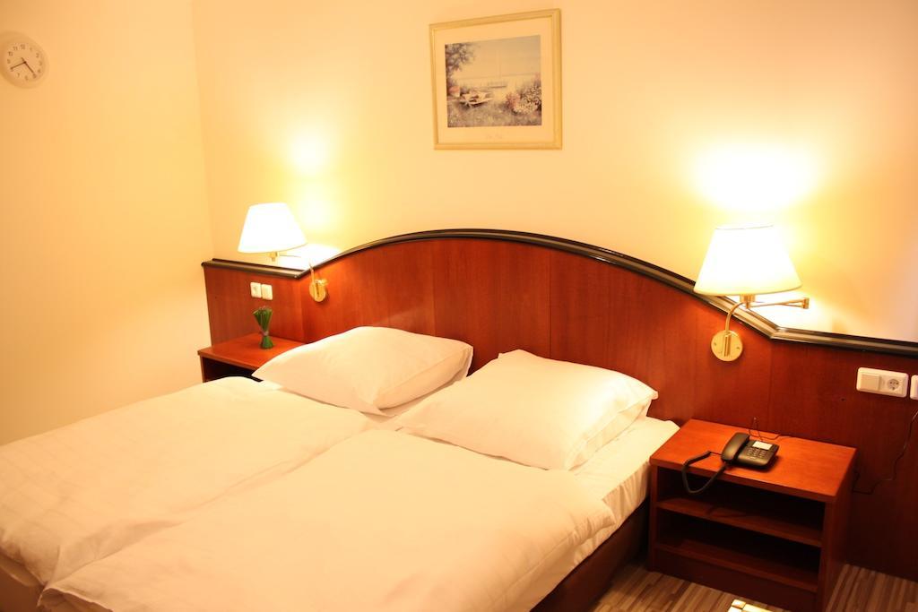As Hotel Göttingen Kültér fotó