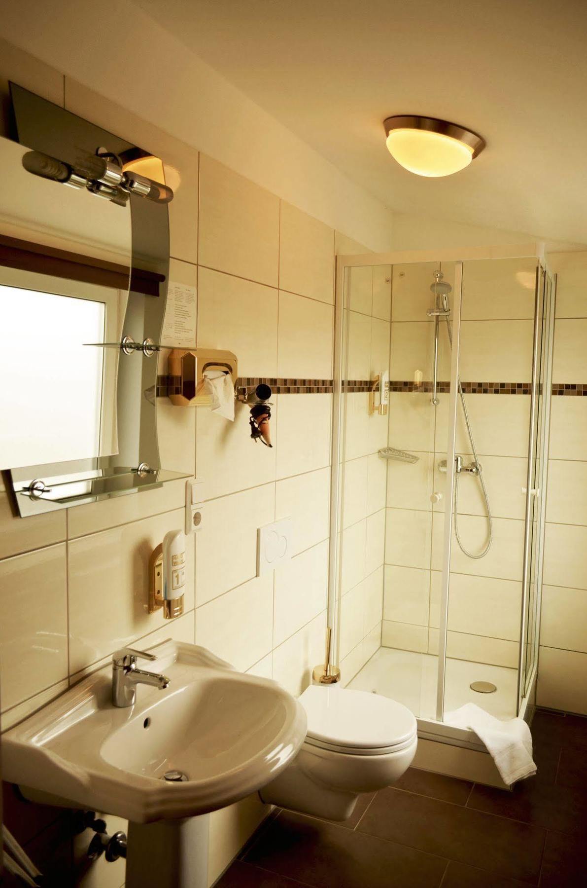 As Hotel Göttingen Kültér fotó