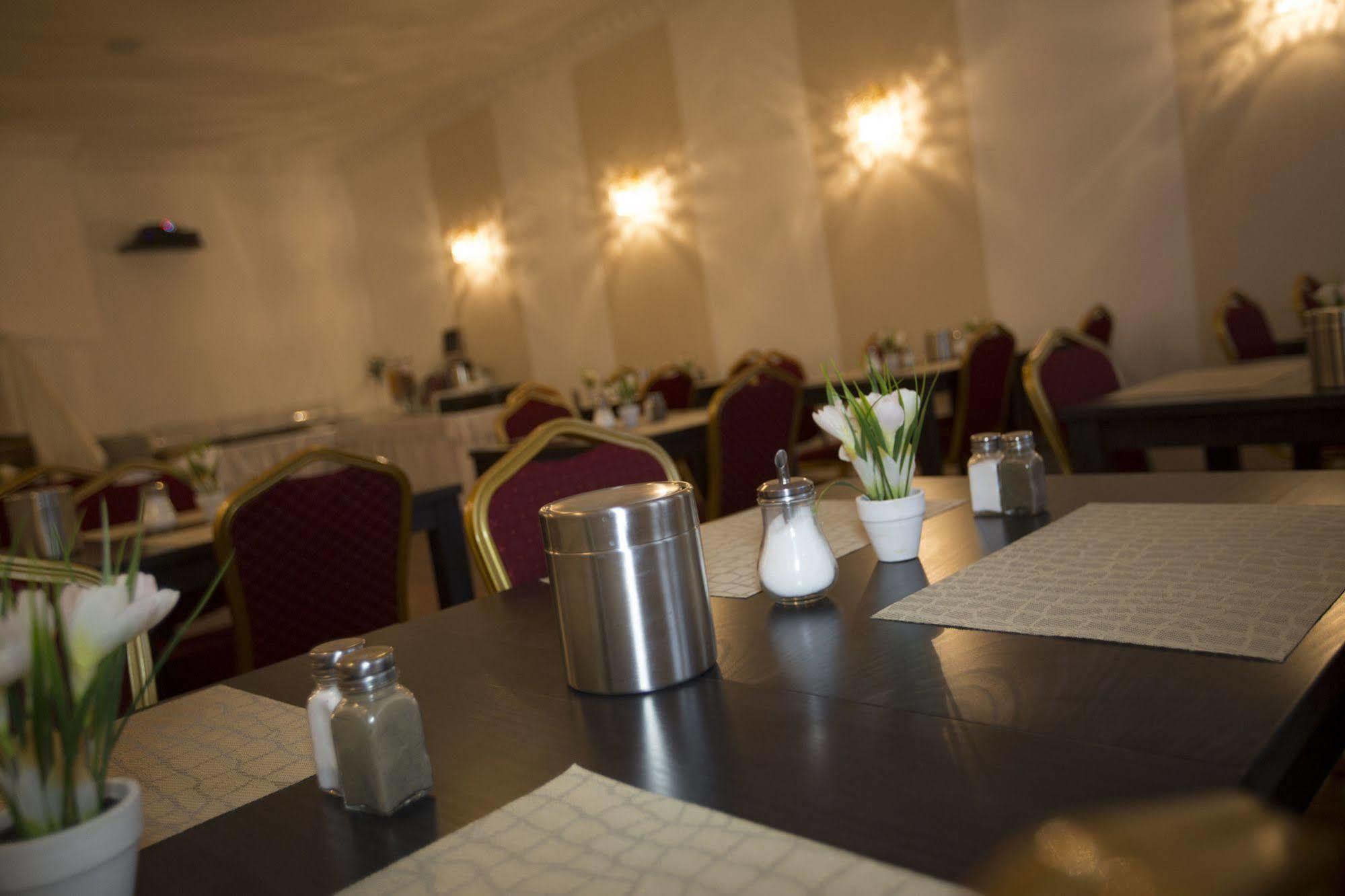 As Hotel Göttingen Kültér fotó