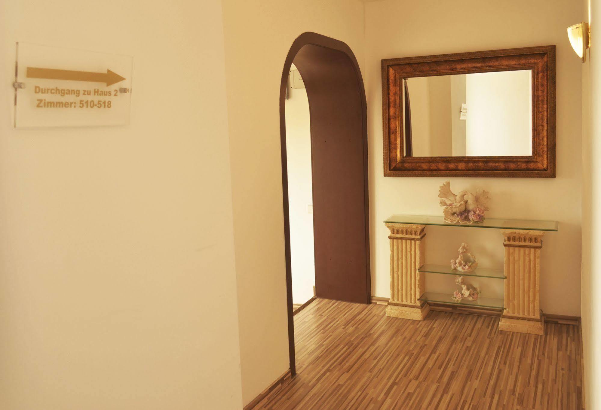 As Hotel Göttingen Kültér fotó